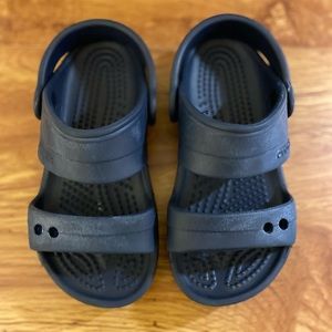 Kids navy toeless Crocs